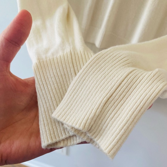 Banana Republic Merino blend (25%) causal sweater size medium - Picture 3 of 7